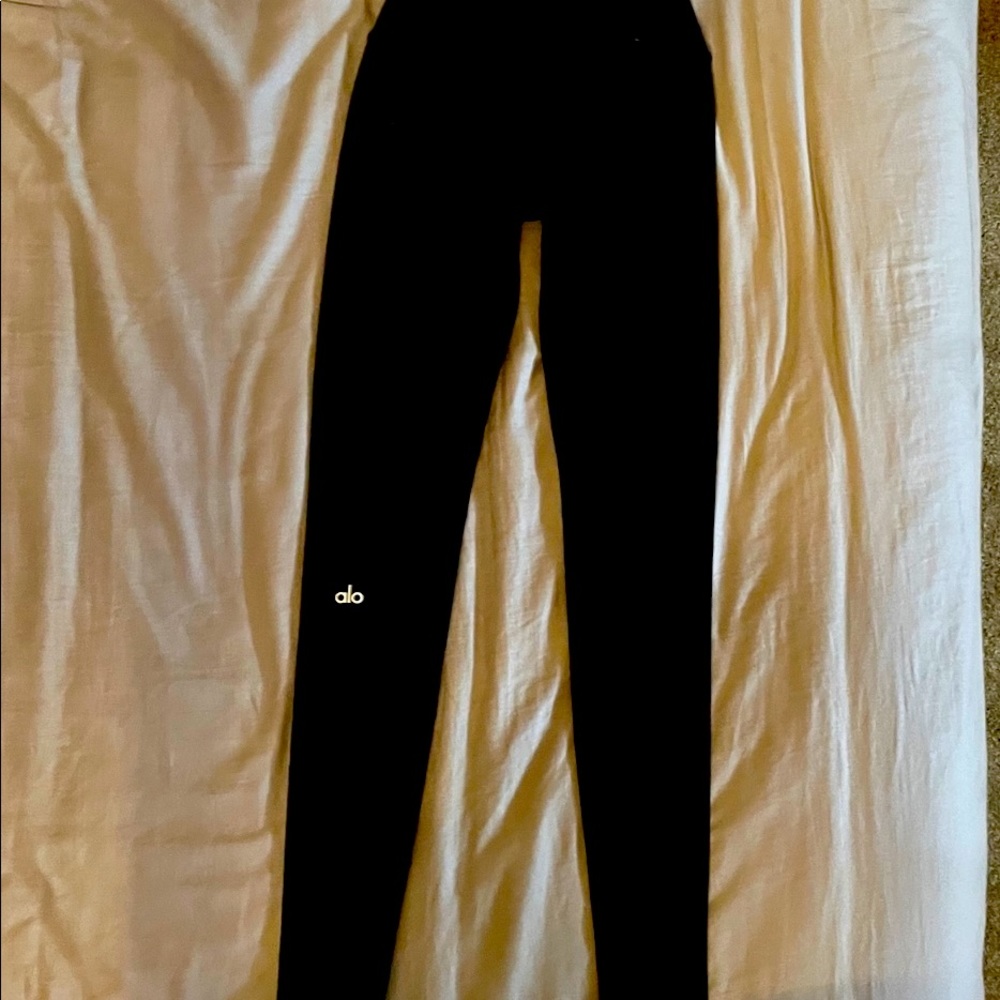 Women’s ALO leggings